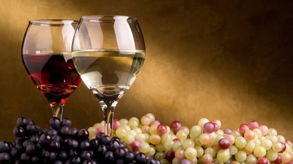 近5年  国产葡萄酒产量每年平均降幅为6%左右