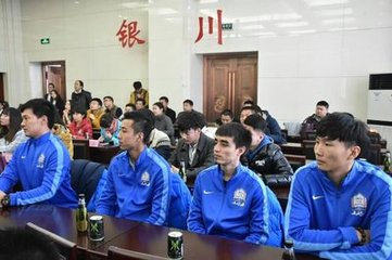 银川贺兰山足球俱乐部与湖南湘涛俱乐部前领队王海鸣签约