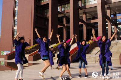 双人创意拍照姿势图片_双人拍照姿势的摆法_两人合照姿势摆法