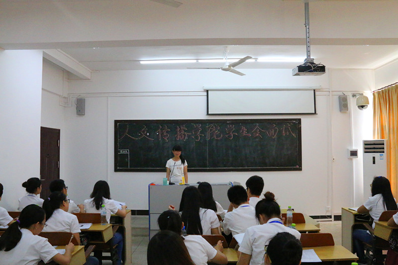 学生会面试问题及回答_高中英语面试问题及回答_大学英语面试问题及回答