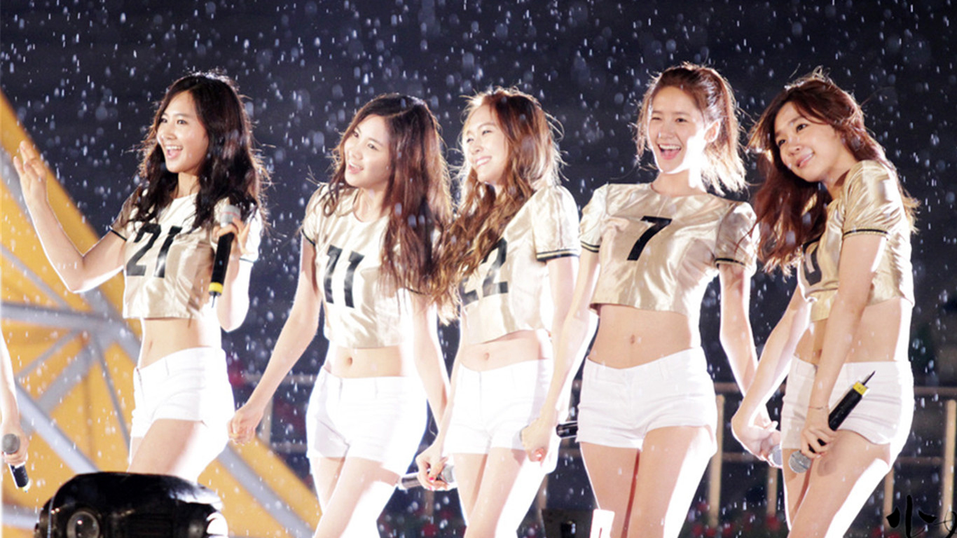 少女时代林允儿精选宽屏壁纸合集 1366x768-487kb