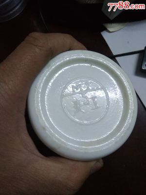 90年代初期铝盖飞天茅台空酒瓶一只(美工底款 90年代初期铝盖飞天茅台空酒瓶一只(美工底款