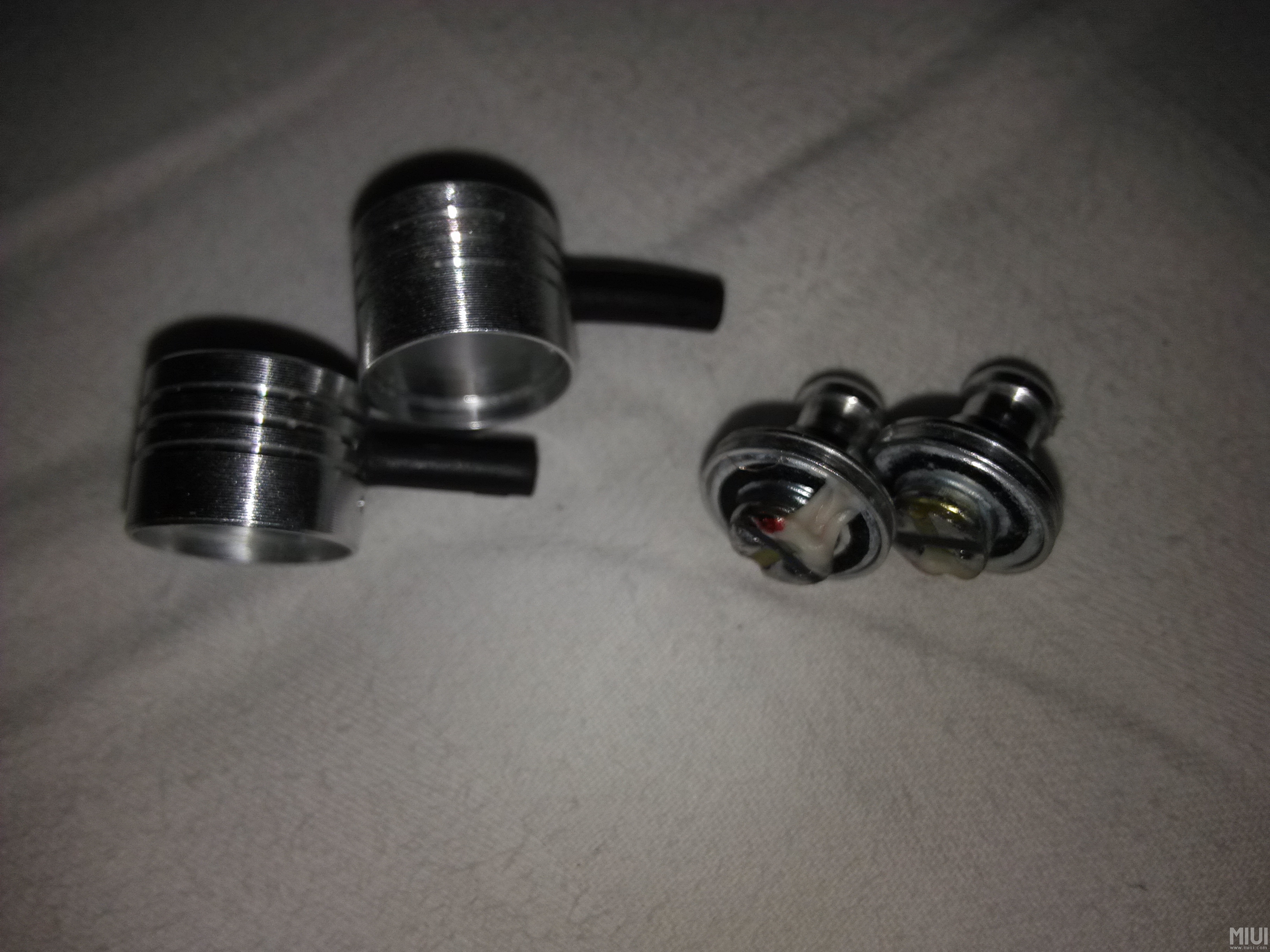 小米活塞2耳机拆解图_小米活塞耳机2拆解_小米活塞耳机2拆解教程